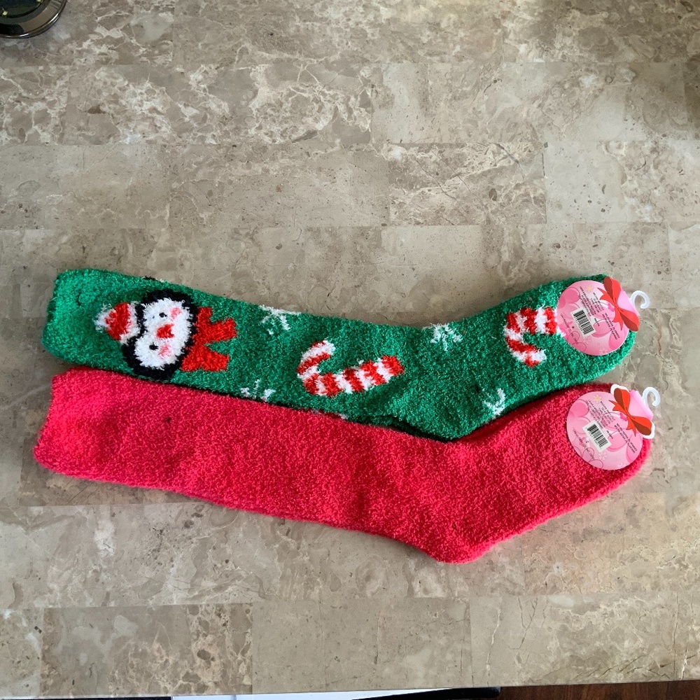 NWT 2 Pairs of Christmas Socks Great Gift